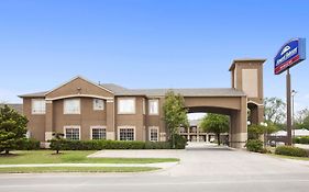 Howard Johnson By Wyndham Grand Prairie Near Lone Star Park
